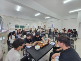 小组承办主题茶会，自创茶艺表演