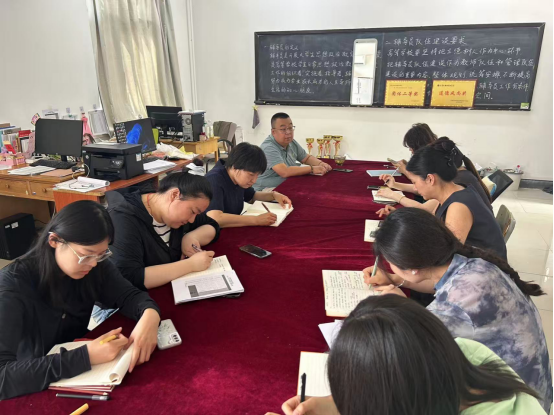 学院召开辅导员日常工作例会 多项事务安排部署