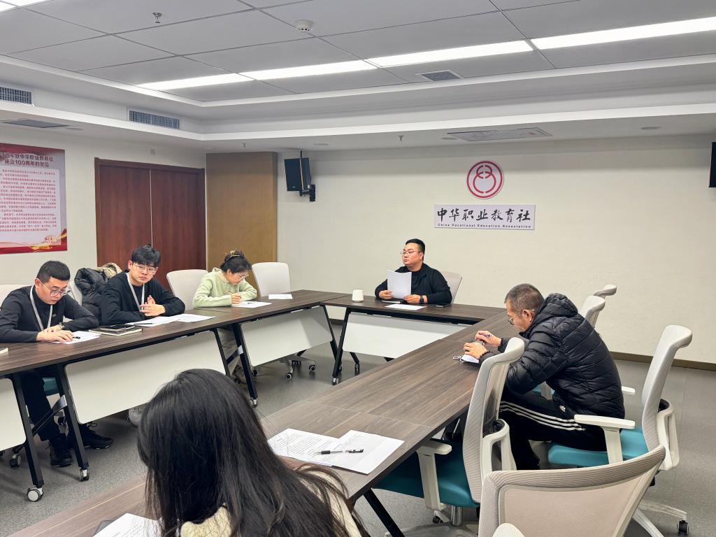 倾听心声，共筑和谐——党政办部门内教师座谈会聚焦教师发展与身心健康